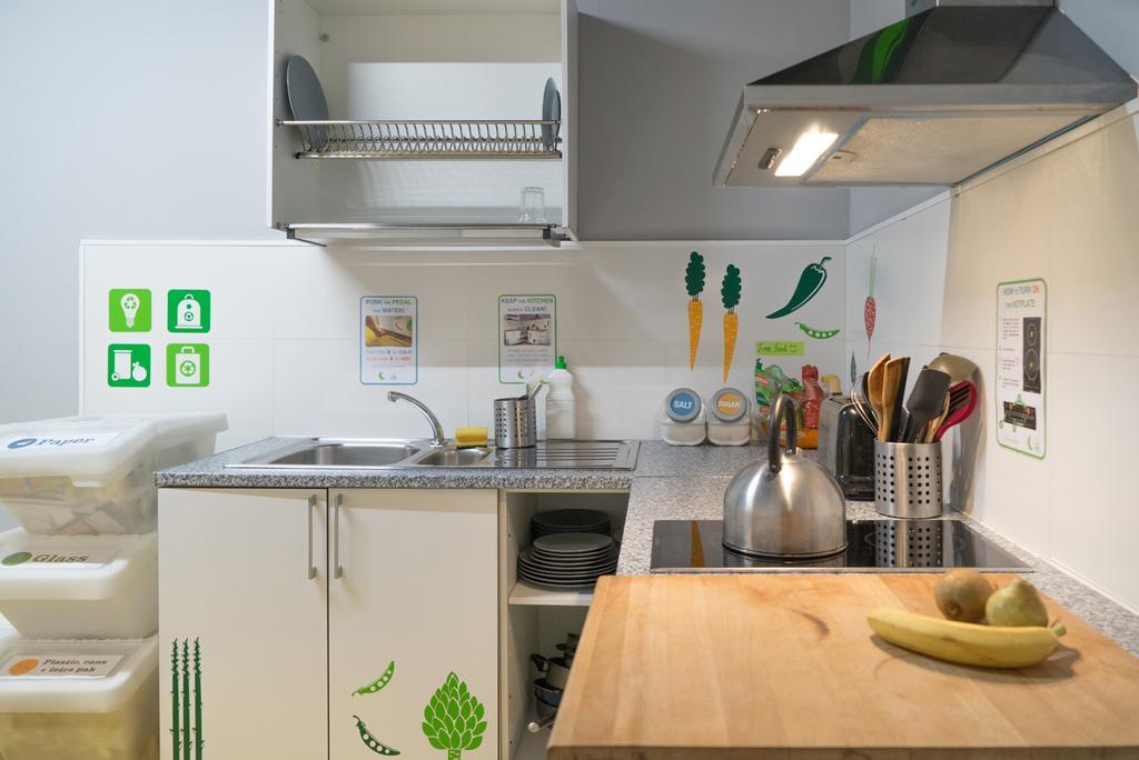 ברצלונה Sleep Green - Certified Eco Youth Hostel מראה חיצוני תמונה
