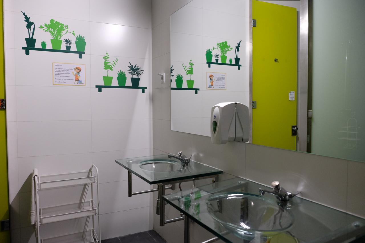 ברצלונה Sleep Green - Certified Eco Youth Hostel מראה חיצוני תמונה