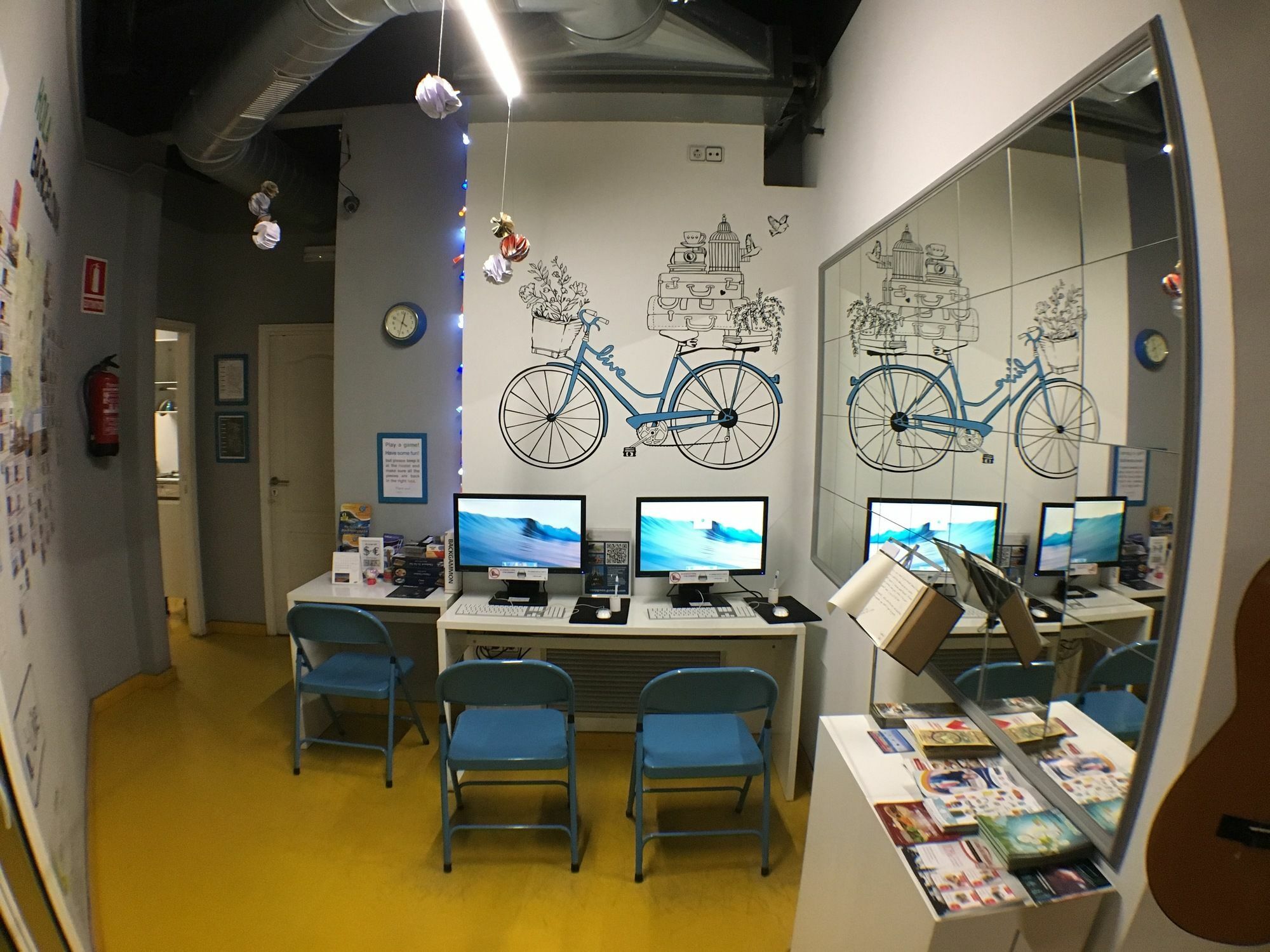 ברצלונה Sleep Green - Certified Eco Youth Hostel מראה חיצוני תמונה