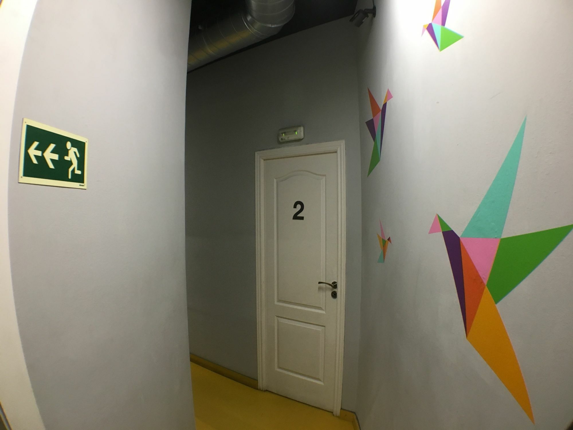 ברצלונה Sleep Green - Certified Eco Youth Hostel מראה חיצוני תמונה