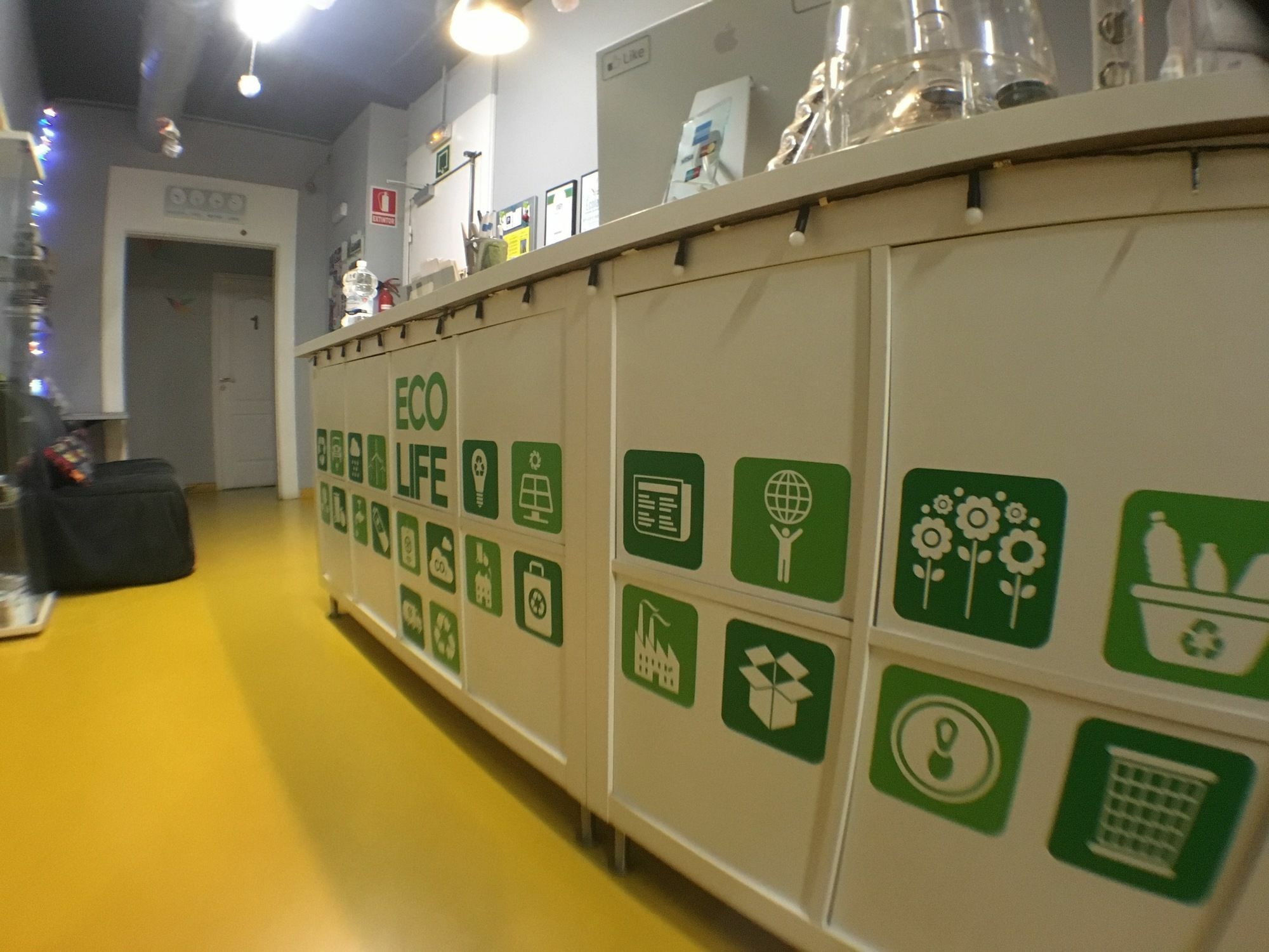 ברצלונה Sleep Green - Certified Eco Youth Hostel מראה חיצוני תמונה