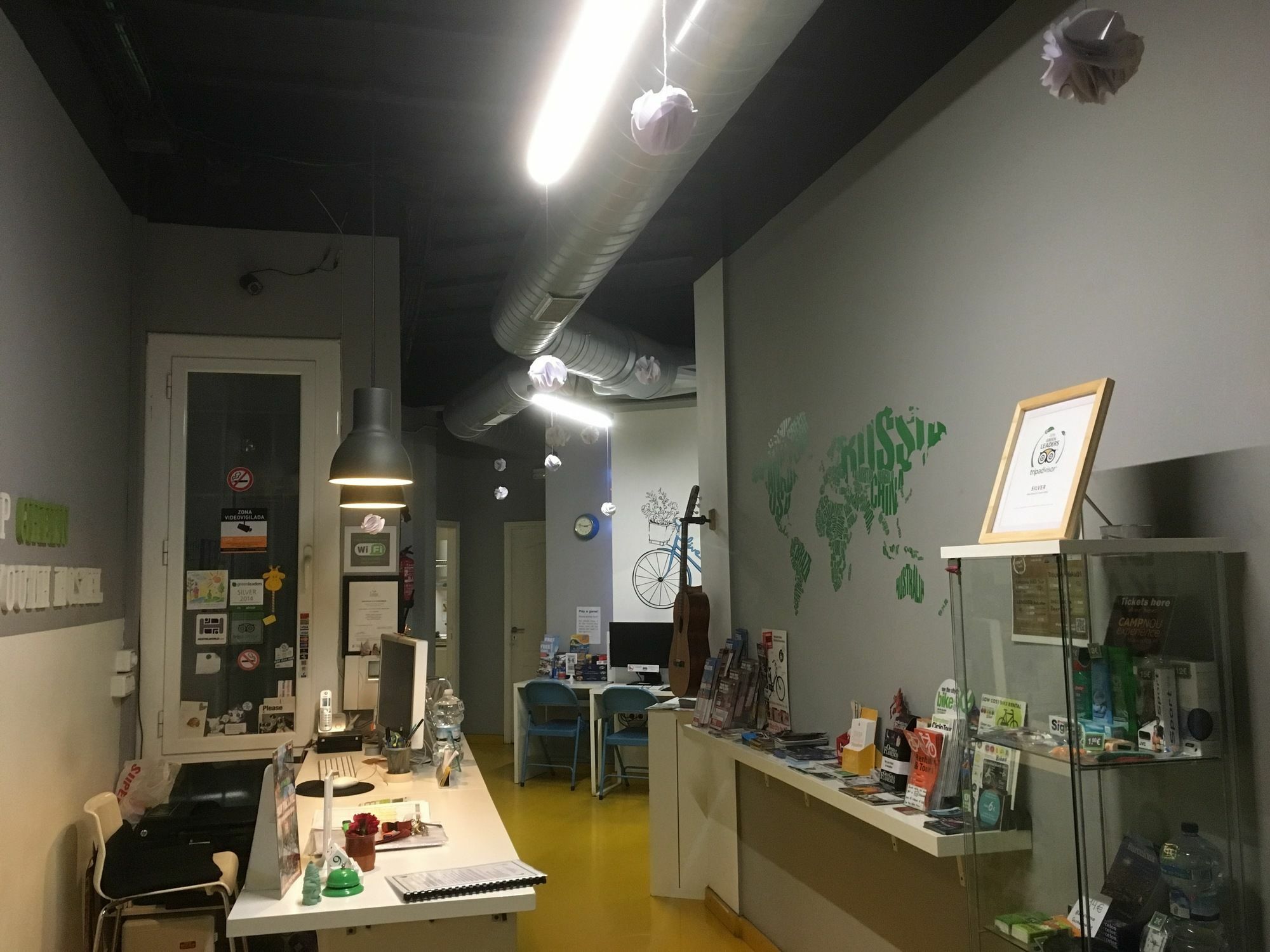 ברצלונה Sleep Green - Certified Eco Youth Hostel מראה חיצוני תמונה
