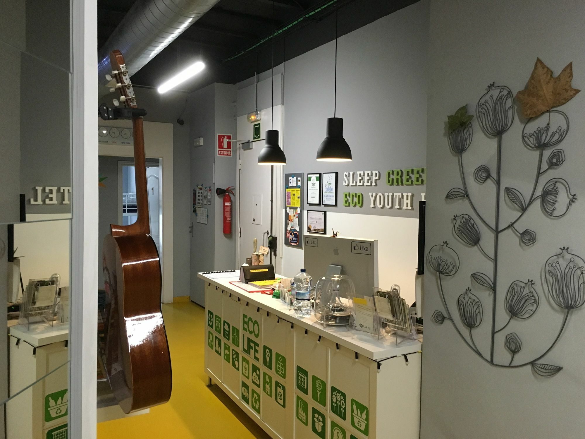 ברצלונה Sleep Green - Certified Eco Youth Hostel מראה חיצוני תמונה